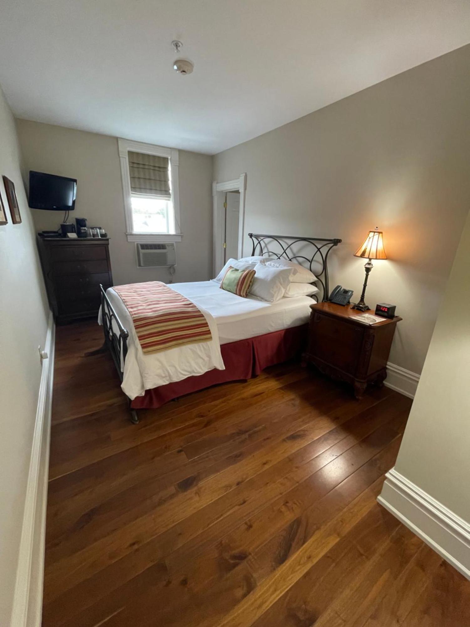 The Union Hotel Everett Bagian luar foto